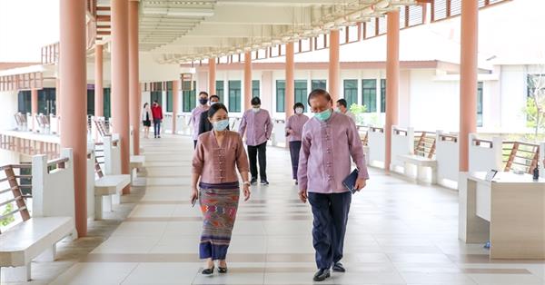 The President of University of Phayao visited The Field Hospital and have a meeting for the progress of each parties in supported the Covid-19 patients in Phayao Province