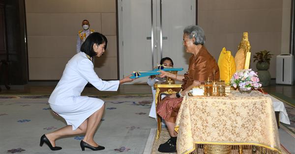 Chair of B.A. in French Program Receives 2024 Outstanding French Teacher Award