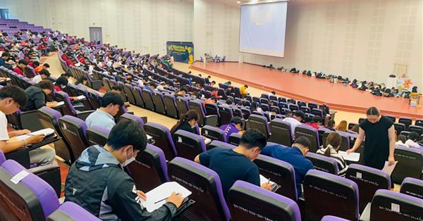 The Language Center in the School of Liberal Arts coordinated a training and examination program for English proficiency among undergraduates.