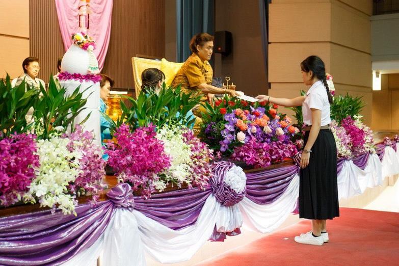 นิสิตสาขาวิชาภาษาฝรั่งเศส คณะศิลปศาสตร์ มหาวิทยาลัยพะเยา ได้รับพระราชทานรางวัลจากสมเด็จพระกนิษฐาธิราชเจ้า กรมสมเด็จพระเทพรัตนราชสุดาฯ สยามบรมราชกุมารี