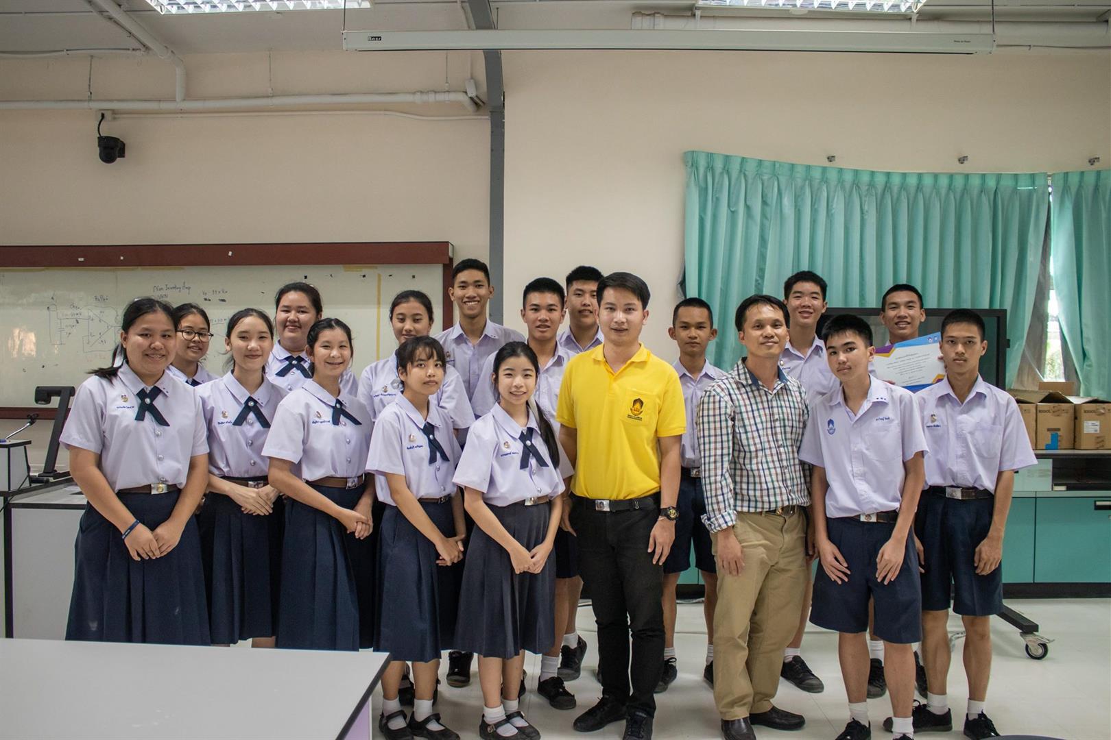 นักเรียนโรงเรียนสาธิตม.พะเยาได้รับรางวัลการแข่งขันโครงงานวิทยาศาสตร์ในงานสัปดาห์วิทยาศาสตร์,ม.พะเยา