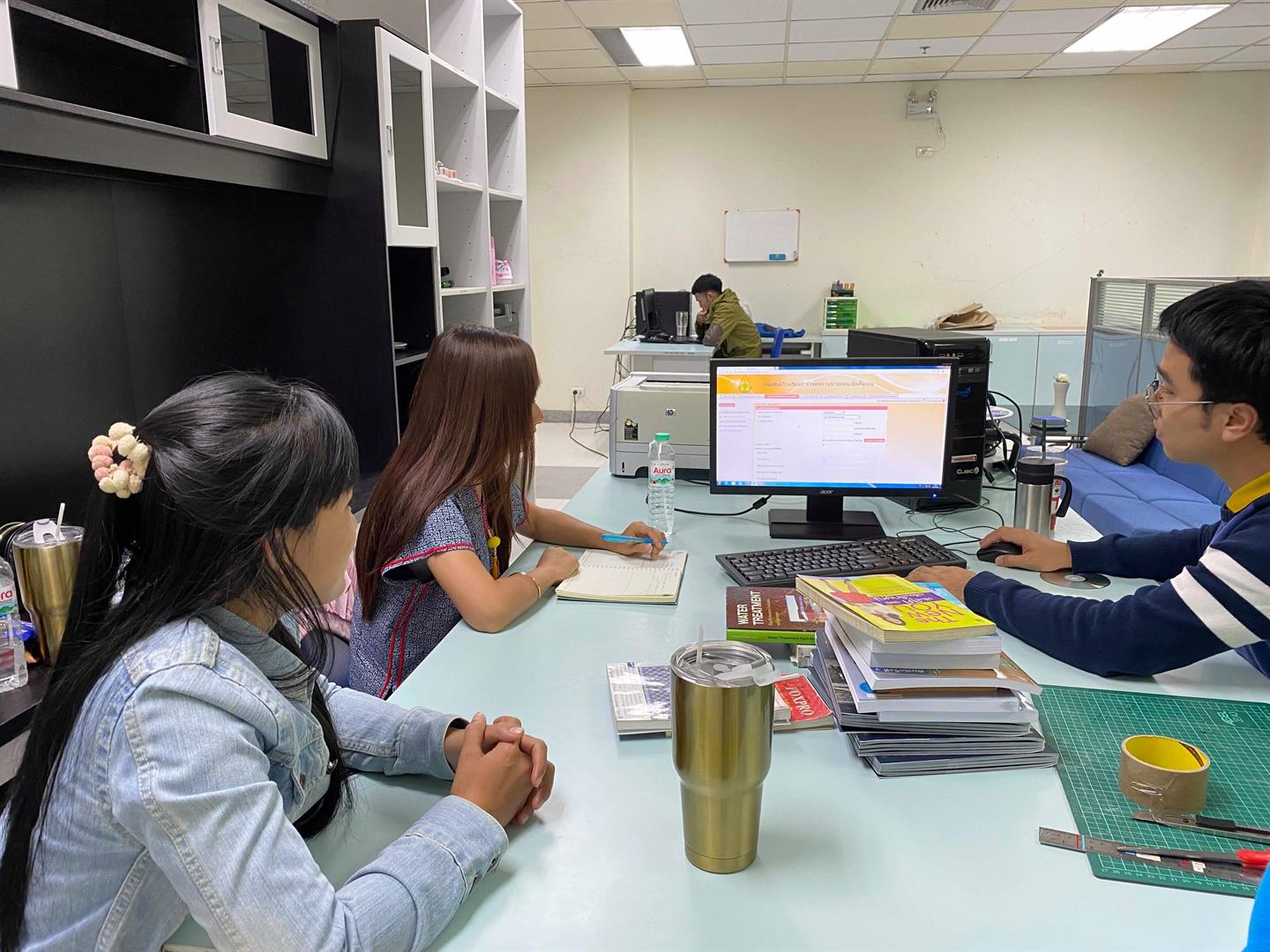 ให้ความรู้ด้านงานเทคนิคห้องสมุดและการบริการทรัพยากรสารสนเทศให้กับครูบรรณารักษ์