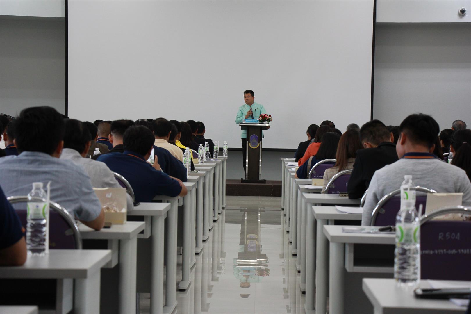 การประชุมชี้แจงแบบสำรวจข้อมูลเศรษฐกิจ,สังคมด้วยการศึกษาข้อมูลอย่างเป็นระบบ,เพื่อจัดทำแผนพัฒนาหมู่บ้านฯ,ในพื้นที่เป้าหมายการขยายผลโครงการร้อยใจรักษ์,ตามแผนปฏิบัติการด้านการแก้ไขปัญหายาเสพติดชายแดนภาคเหนือแบบเบ็ดเสร็จ(2562-2565)