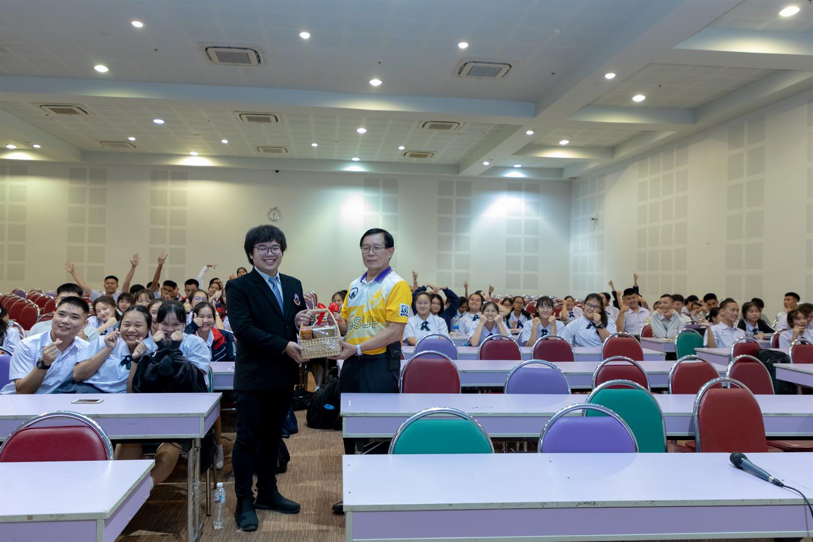 คณะทันตแพทยศาสตร์เข้าร่วมการแนะแนวทางการศึกษาวิชาชีพทันตแพทย์แก่นักเรียนชั้น,ม.6,โรงเรียนสาธิต,ม.พะเยา