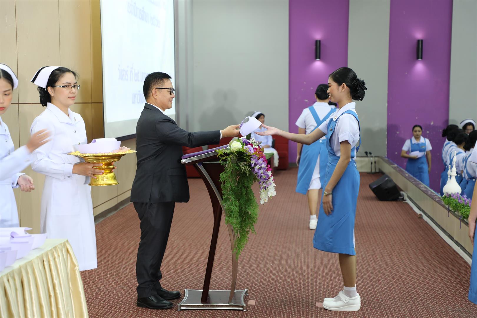 พิธีมอบหมวก เข็ม และดวงประทีป ให้แก่นิสิตคณะพยาศาสตร์ ชั้นปีที่ 2