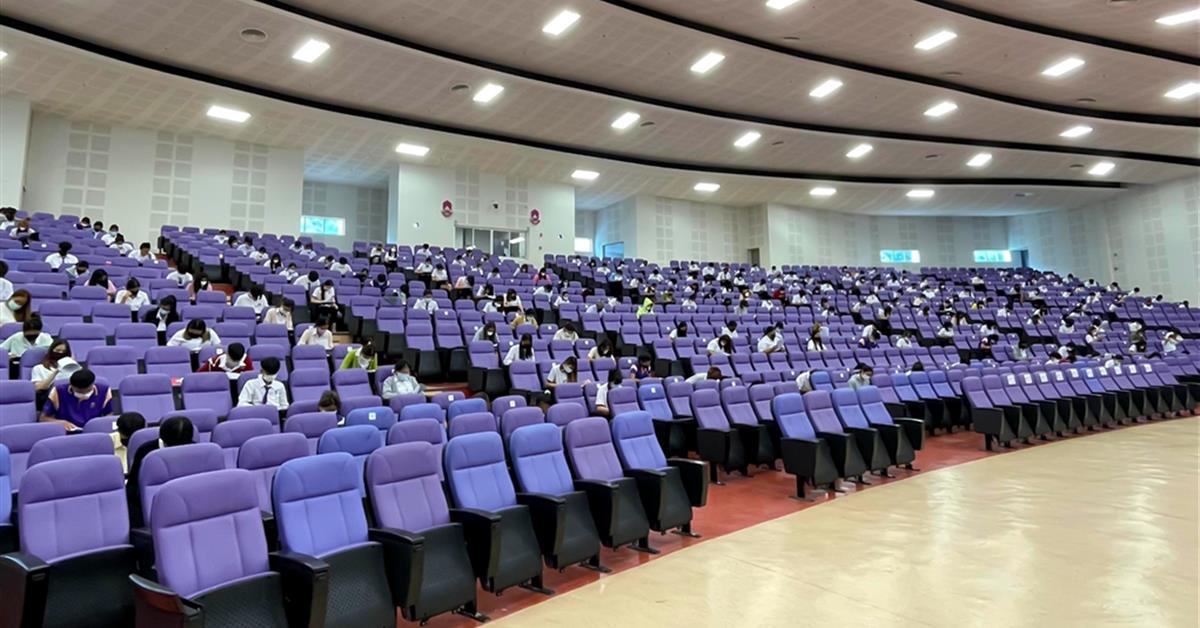 ศูนย์ภาษา คณะศิลปศาสตร์ จัดทดสอบวัดความรู้ภาษาอังกฤษ ระดับ C1 สำหรับนิสิตระดับปริญญาตรี รหัส 62 หลักสูตร ศศ.บ. ภาษาอังกฤษ และหลักสูตรควบ 2 ปริญญา (คู่ขนานภาษาอังกฤษทุกหลักสูตร)
