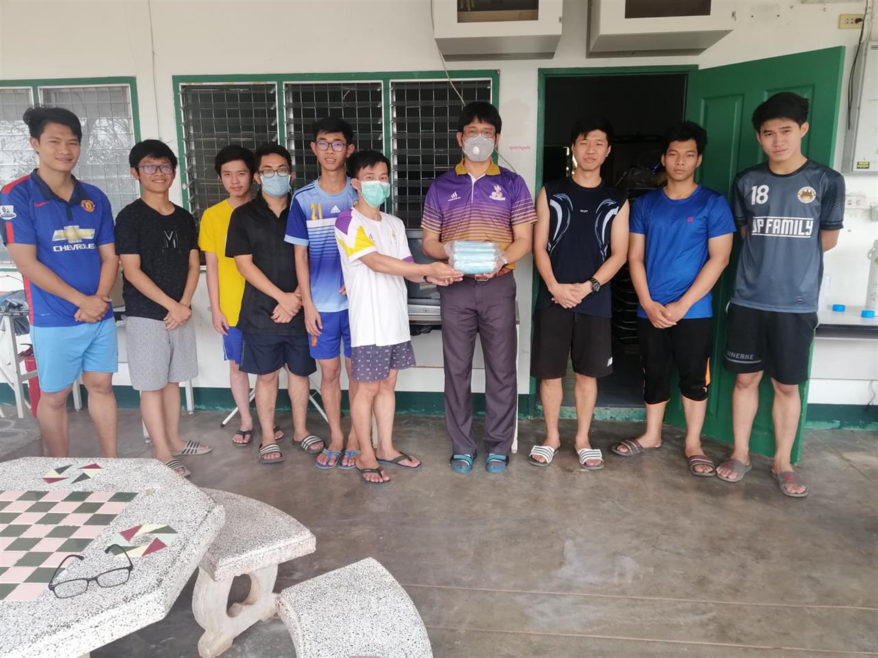 หน่วยคุณภาพนิสิต งานวิชาการ คณะเทคโนโลยีสารสนเทศและการสื่อสาร มหาวิทยาลัยพะเยา ลงพื้นที่สำรวจ ติดตาม ดูแลความเป็นอยู่ของนิสิตกัมพูชาในหอพักมหาวิทยาลัยพะเยา ในช่วงที่นิสิตไม่สมารถเดินทางกลับประเทศได้