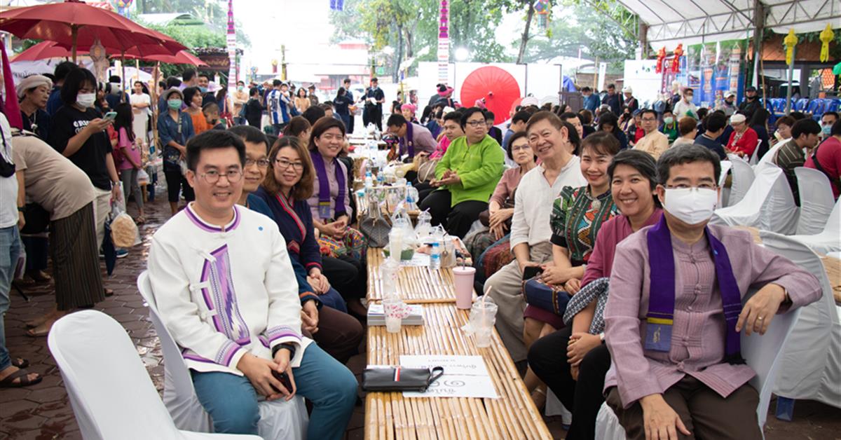คณะผู้บริหารคณะศิลปศาสตร์ เข้าร่วมนิทรรศการสรุปภาพรวมผลการดำเนินงาน การพัฒนาเศรษฐกิจผ่านทุนทางวัฒนธรรมกรณีศึกษา กาดไทลื้อ