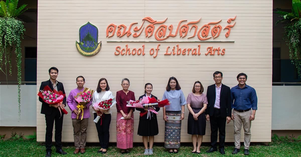 คณะศิลปศาสตร์ร่วมแสดงความยินดีกับนิสิตที่ได้รับรางวัลรองชนะเลิศอันดับ ๑ การประกวดสุนทรพจน์อุดมศึกษาเฉลิมพระเกียรติพระบรมราชจักรีวงศ์ ครั้งที่ ๓