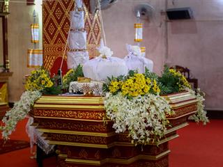 อธิการบดีมหาวิทยาลัยพะเยา,พร้อมคณะผู้บริหาร,เข้าร่วมพิธีร่วมกับจังหวัดพะเยา,ประกอบพิธีทำน้ำอภิเษก,ในงานพระราชพิธีบรมราชาภิเษก,ของจังหวัดพะเยา
