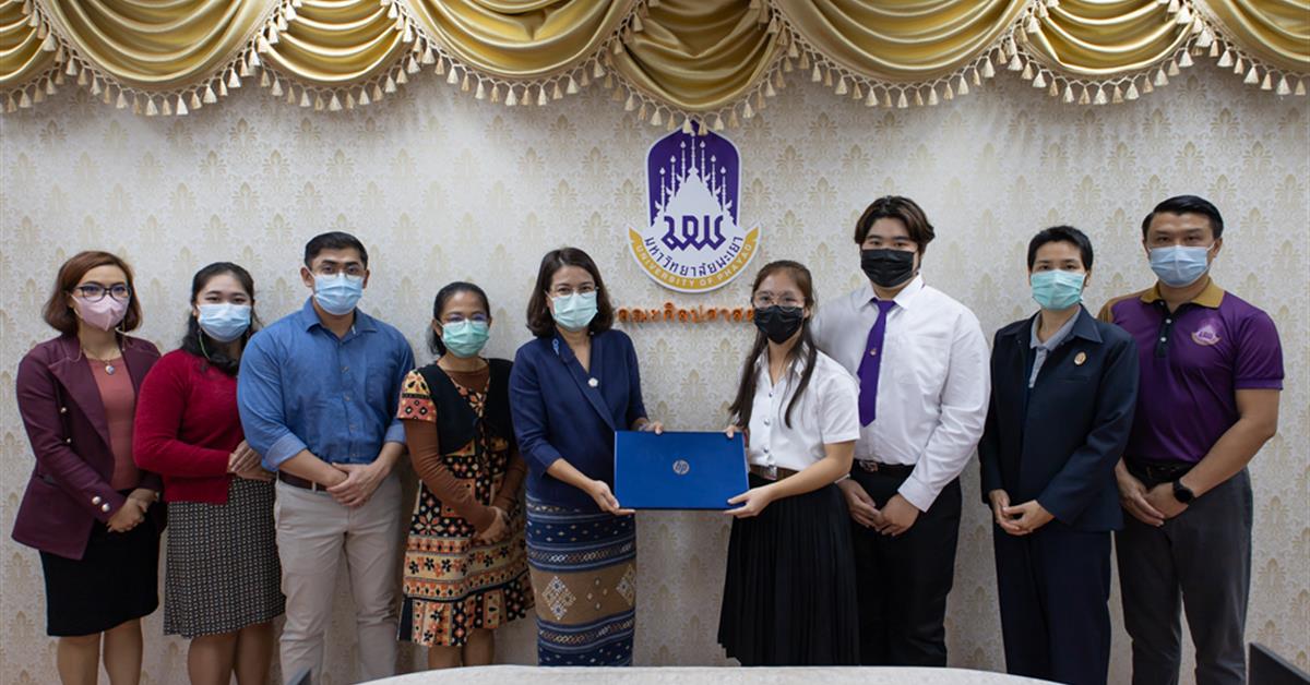 คณะศิลปศาสตร์ ร่วมกับ กองพัฒนาคุณภาพนิสิตและนิสิตพิการ มหาวิทยาลัยพะเยา ให้ความช่วยเหลือสนับสนุนอุปกรณ์ทางการศึกษาแก่นิสิตพิการ