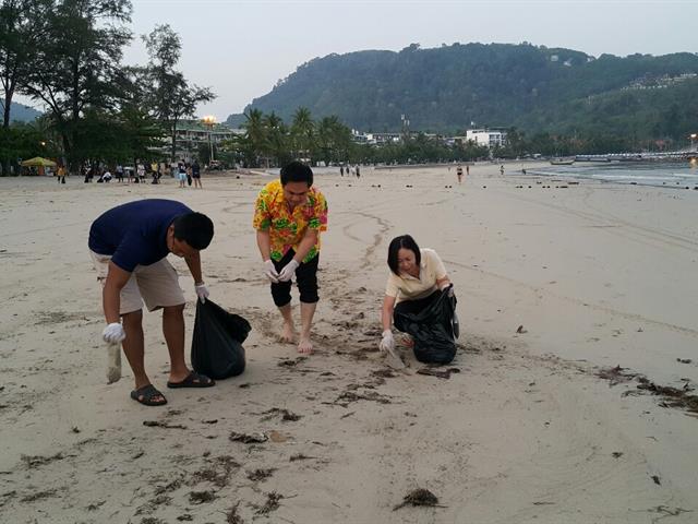 มหาวิทยาลัยพะเยา,ลงพื้นที่จัดทำกิจกรรม,CSR,รณรงค์เก็บขยะชายหาด