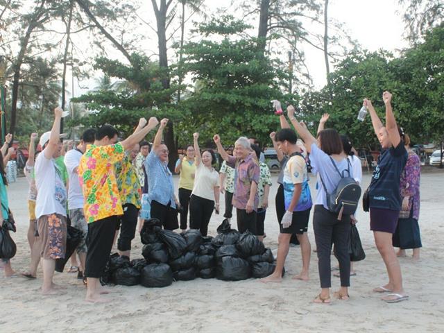มหาวิทยาลัยพะเยา,ลงพื้นที่จัดทำกิจกรรม,CSR,รณรงค์เก็บขยะชายหาด