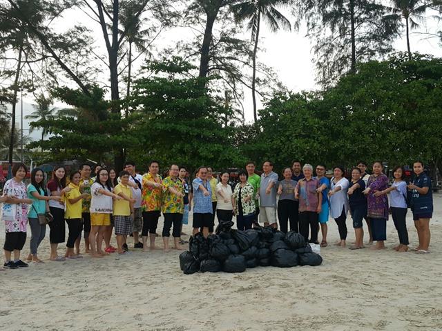 มหาวิทยาลัยพะเยา,ลงพื้นที่จัดทำกิจกรรม,CSR,รณรงค์เก็บขยะชายหาด