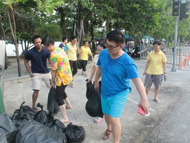 มหาวิทยาลัยพะเยา,ลงพื้นที่จัดทำกิจกรรม,CSR,รณรงค์เก็บขยะชายหาด