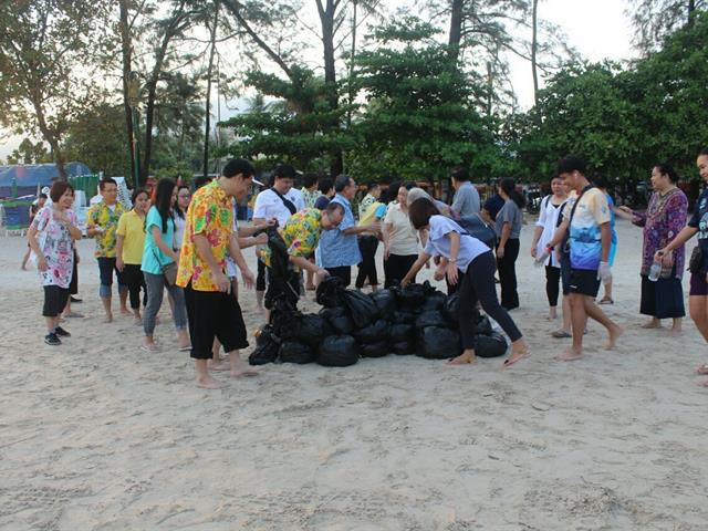 มหาวิทยาลัยพะเยา,ลงพื้นที่จัดทำกิจกรรม,CSR,รณรงค์เก็บขยะชายหาด