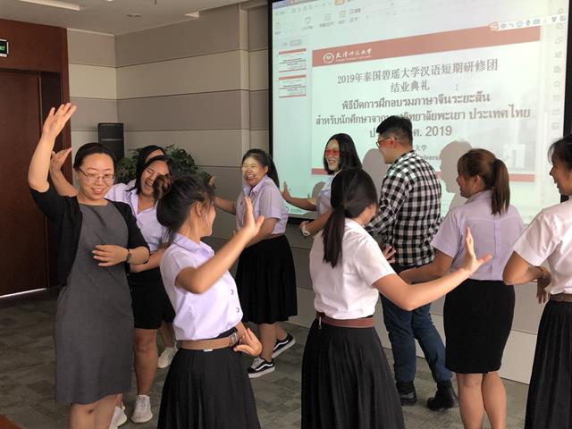 สาขาวิชาภาษาจีน,คณะศิลปศาสตร์,เข้าร่วมพิธีปิดโครงการ,“ทุนสนับสนุนนิสิตอบรมภาษาจีนระยะสั้น”,ณ,มหาวิทยาลัยครุศาสตร์เทียนจิน,และเดินทางกลับประเทศไทยโดยสวัสดิภาพ