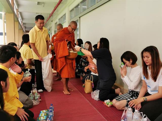 ทำบุญใส่บาตร,รับฟังธรรม,ประจำเดือนมิถุนายน