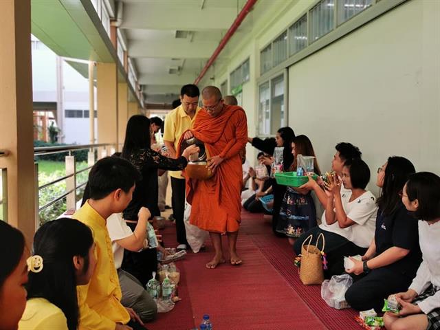 ทำบุญใส่บาตร,รับฟังธรรม,ประจำเดือนมิถุนายน