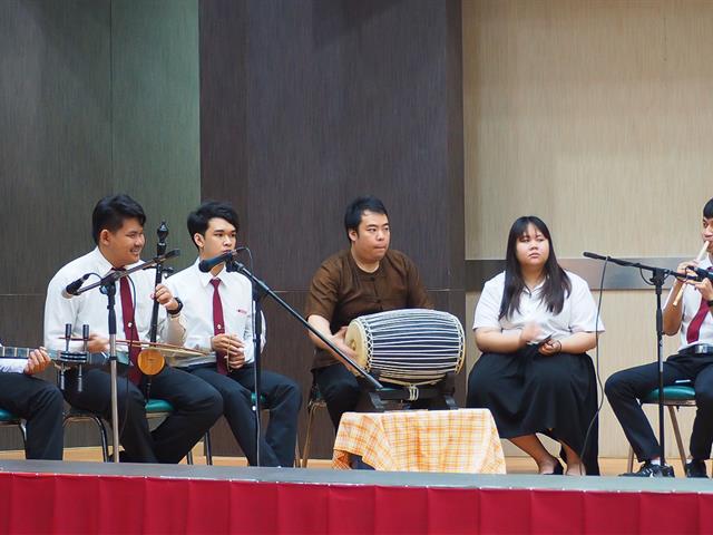 อาจารย์และนิสิตสาขาวิชาภาษาไทย,มหาวิทยาลัยพะเยา,เข้าร่วมโครงการ,“สร้างสรรค์วรรณศิลป์,กวีปากกาทอง”,ประจำปี,2562