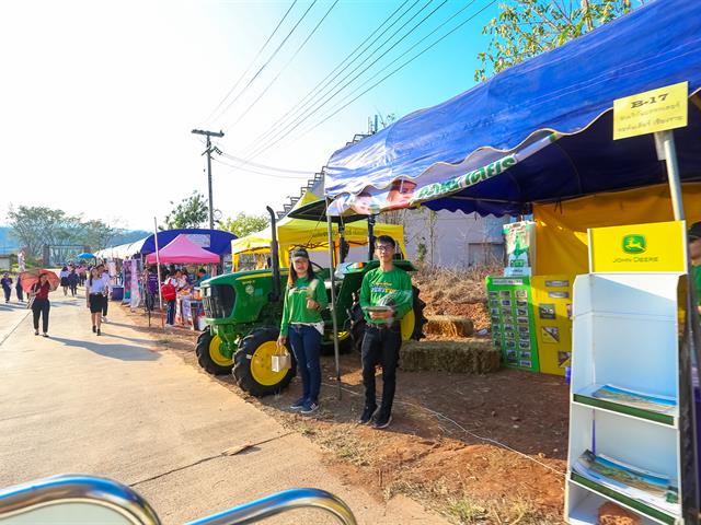 อธิการบดีมหาวิทยาลัยพะเยา เปิดงานพะเยาเกษตรแฟร์ “เปิดบ้าน เมืองพะเยา” ครั้งที่ 1 พร้อมมอบรางวัลการประกวดและชมนิทรรศการ การออกร้านจากหน่วยงานต่างๆ โดยมีผู้เข้าร่วมงานจำนวนมาก