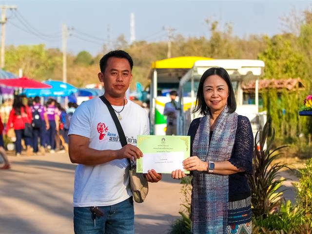 อธิการบดีมหาวิทยาลัยพะเยา เปิดงานพะเยาเกษตรแฟร์ “เปิดบ้าน เมืองพะเยา” ครั้งที่ 1 พร้อมมอบรางวัลการประกวดและชมนิทรรศการ การออกร้านจากหน่วยงานต่างๆ โดยมีผู้เข้าร่วมงานจำนวนมาก