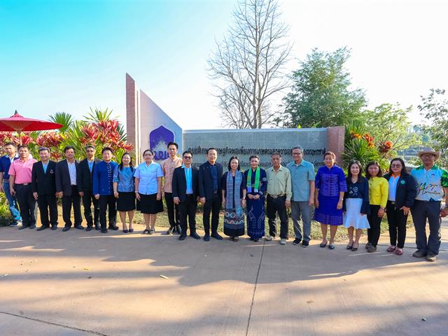 อธิการบดีมหาวิทยาลัยพะเยา เปิดงานพะเยาเกษตรแฟร์ “เปิดบ้าน เมืองพะเยา” ครั้งที่ 1 พร้อมมอบรางวัลการประกวดและชมนิทรรศการ การออกร้านจากหน่วยงานต่างๆ โดยมีผู้เข้าร่วมงานจำนวนมาก
