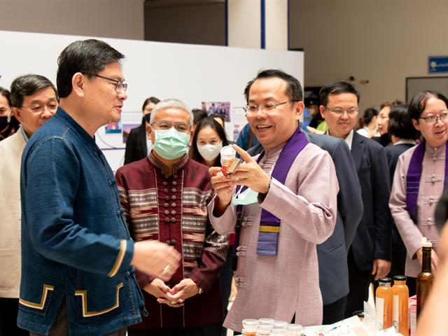 มหาวิทยาลัยพะเยาให้การต้อนรับรัฐมนตรีว่าการกระทรวงอุดมศึกษา วิทยาศาสตร์ วิจัยและนวัตกรรม ณ อาคารสำนักงานอธิการบดี มหาวิทยาลัยพะเยา
