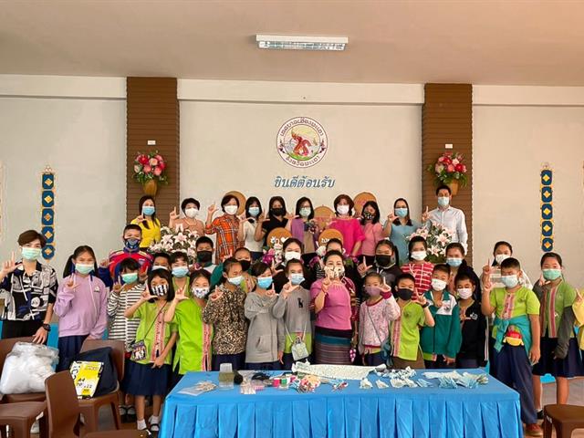 คณะศิลปศาสตร์จัดกิจกรรมเย็บพวงกุญแจรูปสัตว์และผลไม้ ในหลักสูตรท้องถิ่นกับเทคโนโลยี