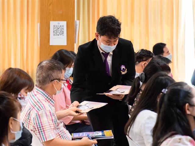 คณะศิลปศาสตร์ ร่วมแนะแนวหลักสูตรระดับปริญญาตรีและหลักสูตรระยะสั้น  ในงานประชุมผู้ปกครอง โรงเรียนพะเยาพิทยาคม 2564