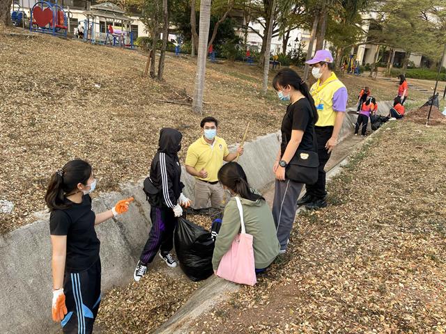 รองคณบดีฝ่ายคุณภาพนิสิต คณะศิลปศาสตร์ เข้าร่วมกิจกรรมจิตอาสาพัฒนาอ่างหลวง