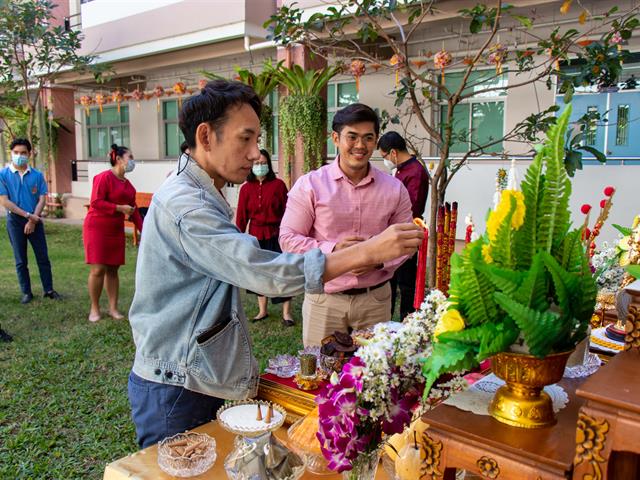 คณะศิลปศาสตร์จัดพิธีไหว้สิ่งศักดิ์สิทธิ์ เสริมความเป็นสิริมงคลเนื่องในโอกาสวันตรุษจีน 2564
