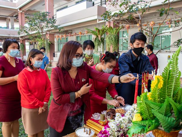 คณะศิลปศาสตร์จัดพิธีไหว้สิ่งศักดิ์สิทธิ์ เสริมความเป็นสิริมงคลเนื่องในโอกาสวันตรุษจีน 2564