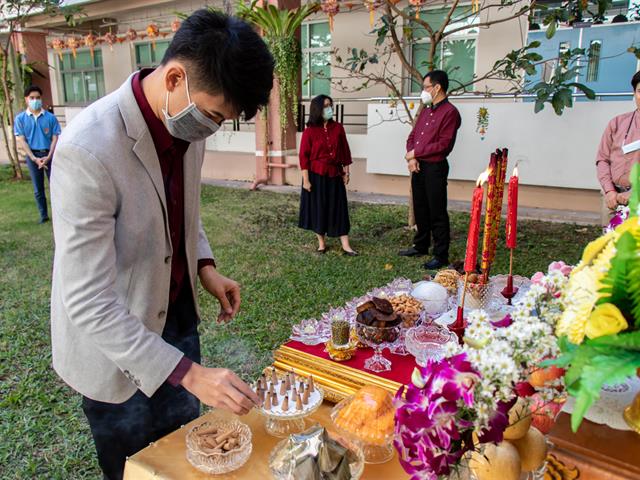 คณะศิลปศาสตร์จัดพิธีไหว้สิ่งศักดิ์สิทธิ์ เสริมความเป็นสิริมงคลเนื่องในโอกาสวันตรุษจีน 2564