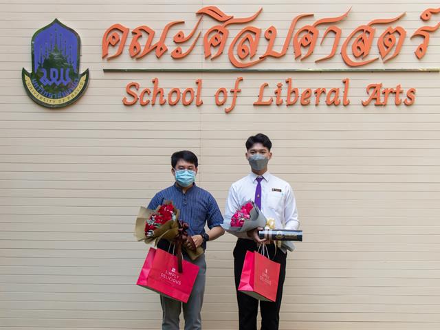นิสิตคณะศิลปศาสตร์ได้รับรางวัลชนะเลิศการประกวดอ่านทำนองเสนาะระดับประเทศ ในกิจกรรม “สืบสำเนียง เสียงเสนาะ” ครั้งที่ 4 ประจำปีการศึกษา 2564