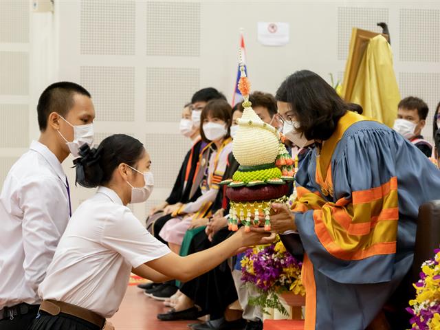 คณะศิลปศาสตร์จัดพิธีไหว้ครู “กราบคุรุปูจา ครูบาอาจารย์เจ้า” ประจำปีการศึกษา ๒๕๖๕