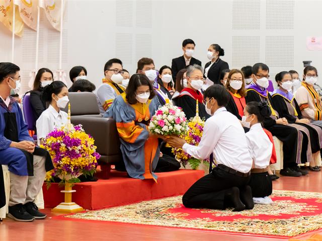 คณะศิลปศาสตร์จัดพิธีไหว้ครู “กราบคุรุปูจา ครูบาอาจารย์เจ้า” ประจำปีการศึกษา ๒๕๖๕
