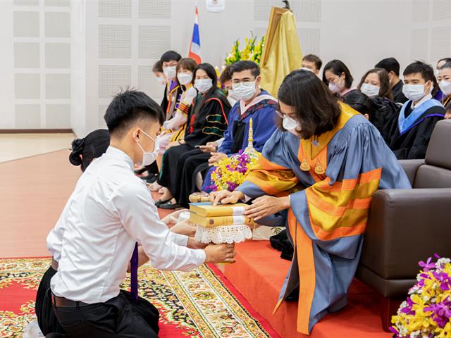 คณะศิลปศาสตร์จัดพิธีไหว้ครู “กราบคุรุปูจา ครูบาอาจารย์เจ้า” ประจำปีการศึกษา ๒๕๖๕
