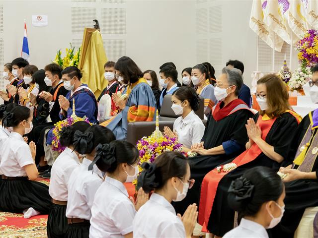 คณะศิลปศาสตร์จัดพิธีไหว้ครู “กราบคุรุปูจา ครูบาอาจารย์เจ้า” ประจำปีการศึกษา ๒๕๖๕