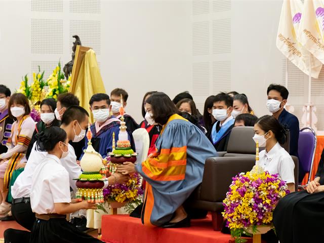 คณะศิลปศาสตร์จัดพิธีไหว้ครู “กราบคุรุปูจา ครูบาอาจารย์เจ้า” ประจำปีการศึกษา ๒๕๖๕