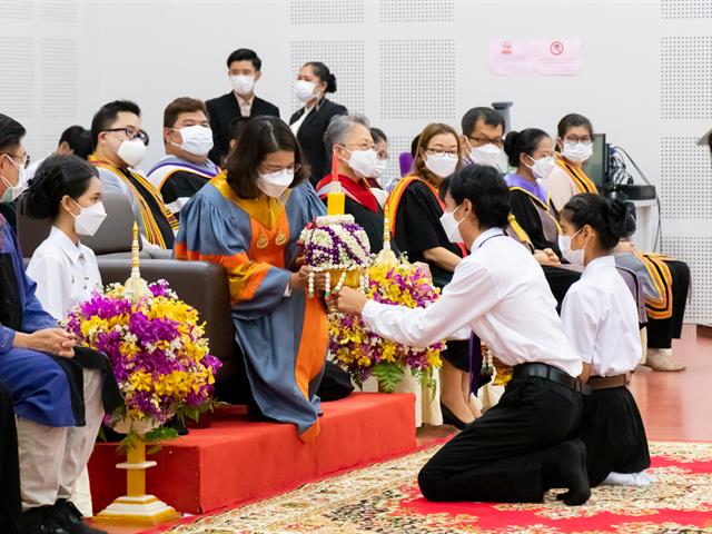 คณะศิลปศาสตร์จัดพิธีไหว้ครู “กราบคุรุปูจา ครูบาอาจารย์เจ้า” ประจำปีการศึกษา ๒๕๖๕