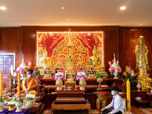 คณะศิลปศาสตร์จัดโครงการถวายเทียนส่องธรรม เนื่องในโอกาสวันอาสาฬหบูชาและวันเข้าพรรษา ๒๕๖๕