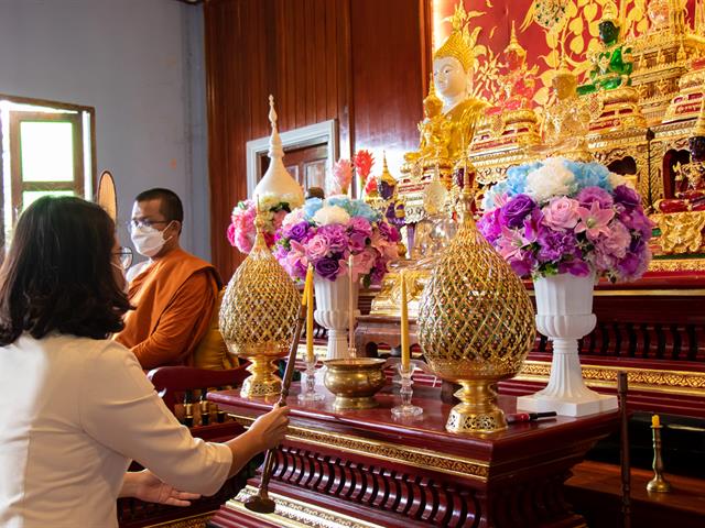คณะศิลปศาสตร์จัดโครงการถวายเทียนส่องธรรม เนื่องในโอกาสวันอาสาฬหบูชาและวันเข้าพรรษา ๒๕๖๕