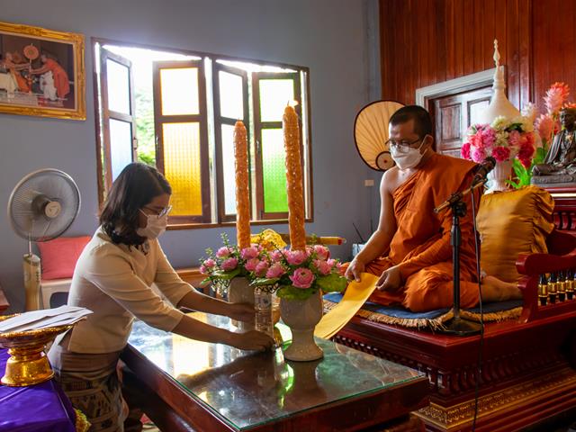 คณะศิลปศาสตร์จัดโครงการถวายเทียนส่องธรรม เนื่องในโอกาสวันอาสาฬหบูชาและวันเข้าพรรษา ๒๕๖๕