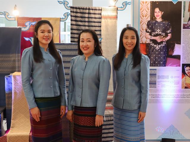 กองแผนงาน มหาวิทยาลัยพะเยา พร้อมใจสวมใส่เสื้อผ้าไทยสีฟ้า เพื่อเฉลิมพระเกียรติ สมเด็จพระนางเจ้าสิริกิติ์ พระบรมราชินีนาถ พระบรมราชชนนีพันปีหลวง เนื่องในโอกาสวันเฉลิมพระชนมพรรษา 90 พรรษา