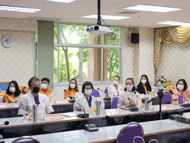 คณะศิลปศาสตร์ นำเสนอพื้นที่การเรียนรู้ที่ผ่านพิจารณาเบื้องต้น ภายใต้ชื่อ “พื้นที่การเรียนรู้ภาษาอังกฤษของศูนย์การเรียนอินทรีอาสา (บ้านห้วยปุ้ม)”