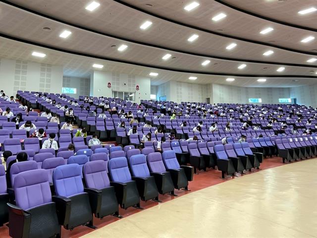 ศูนย์ภาษา คณะศิลปศาสตร์ จัดทดสอบวัดความรู้ภาษาอังกฤษ ระดับ C1 สำหรับนิสิตระดับปริญญาตรี รหัส 62 หลักสูตร ศศ.บ. ภาษาอังกฤษ และหลักสูตรควบ 2 ปริญญา (คู่ขนานภาษาอังกฤษทุกหลักสูตร)