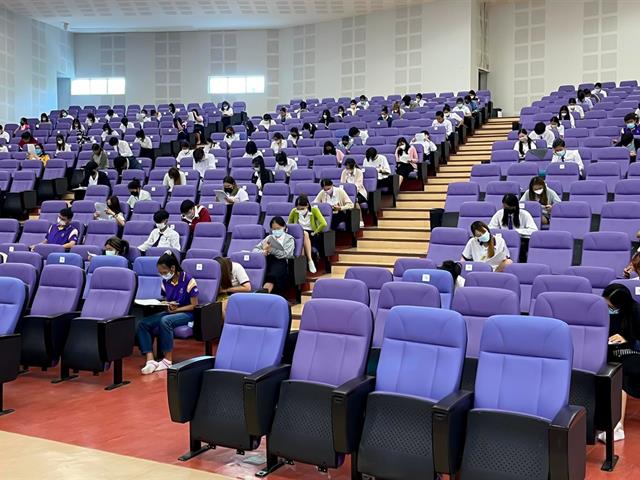 ศูนย์ภาษา คณะศิลปศาสตร์ จัดทดสอบวัดความรู้ภาษาอังกฤษ ระดับ C1 สำหรับนิสิตระดับปริญญาตรี รหัส 62 หลักสูตร ศศ.บ. ภาษาอังกฤษ และหลักสูตรควบ 2 ปริญญา (คู่ขนานภาษาอังกฤษทุกหลักสูตร)
