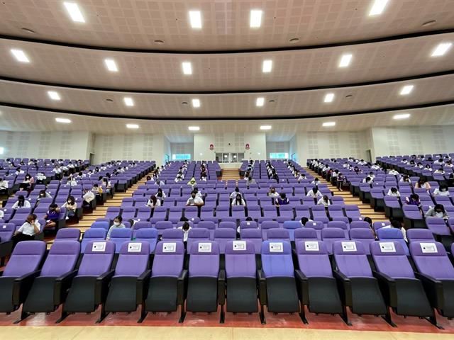 ศูนย์ภาษา คณะศิลปศาสตร์ จัดทดสอบวัดความรู้ภาษาอังกฤษ ระดับ C1 สำหรับนิสิตระดับปริญญาตรี รหัส 62 หลักสูตร ศศ.บ. ภาษาอังกฤษ และหลักสูตรควบ 2 ปริญญา (คู่ขนานภาษาอังกฤษทุกหลักสูตร)