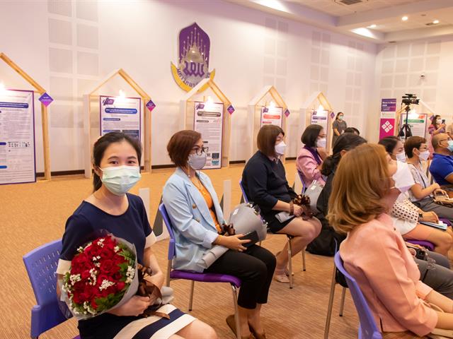คณะศิลปศาสตร์ คว้า 2 รางวัล จากงาน Show and Share 2022 “นวัตกรรมการสอนอย่างอาจารย์มืออาชีพ”